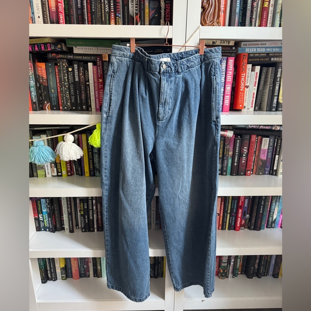 Urban Outfitters BDG large wash pleated oversized balloon denim jeans barrel